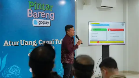Pintar Bareng GoPay Bekali Pecalang dengan Literasi Keuangan